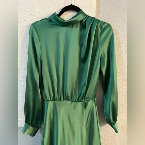 ZARA GREEN SATIN MIDI DRESS - Picture 3 of 10